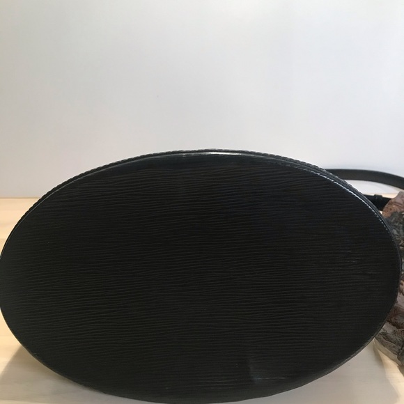 💕HP🍾 FIRM EUC Louis Vuitton Vintage Cluny Bucket #VI0965 - Picture 8 of 16
